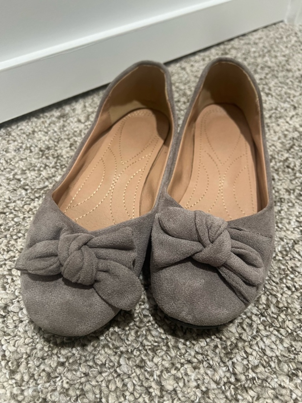 Taupe Suede Ballet Flats Bow Detail Women’s Size 7.5 Comfortable - Picture 12 of 12